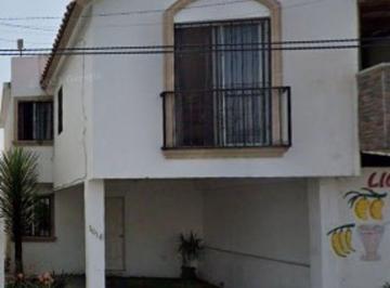 Casa de 3 habitaciones, Santa Catarina · Casa con 3 Recámaras y 105 m² Superficie de Terreno en Venta en Privadas de Santa Catarina