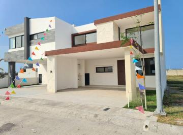 Casa de 3 habitaciones, Alvarado · Casa en Venta con Recámara en Planta Baja, Punto Lomas
