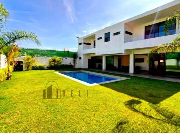 Casa de 5 habitaciones, Xochitepec · Residencia en Exclusivo Fraccionamiento con Campo de Golf y Seguridad 24 Hrs