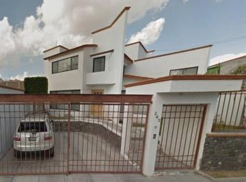 Casa de 5 habitaciones, Querétaro · Venta de Casa en Queretaro Montenegro Villas del Menson de La Mesa