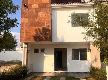 Casa de 3 habitaciones, El Marqués · Casa con 3 Habitaciones en 168 m² de Terreno en Renta en Ciudad Maderas Residencial