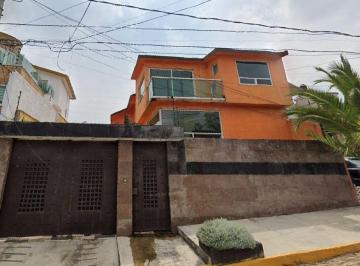 Casa de 5 habitaciones, Cuautitlán Izcalli · Casa en Venta en Bosques de Viena, Cuautitlán Izcalli, 5 Recamaras, 3.5 Baños, Lugar Para 5 Autos