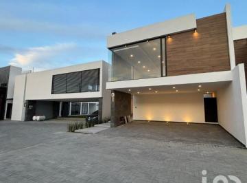 Casa · 366m² · 3 Recámaras · 3 Estacionamientos · Casas en Venta en Exclusivo Condominio en Metepec Toluca Edo Mex.