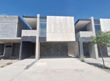 Casa de 3 habitaciones, Saltillo · ¡Exclusiva Casa de Piedra en Venta Ubicada en Privada Al Norte de Saltillo!