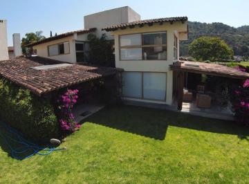 Casa en condominio de 4 habitaciones, Valle de Bravo · Preciosa Casa en Condominio con 4 Recámaras y 530 m² de Terreno en Venta en San Gaspar, Frente Lago
