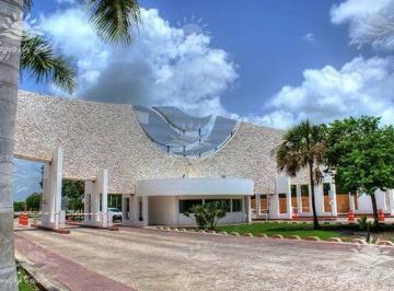 Casa · 360m² · 4 Recámaras · 4 Estacionamientos · Casa en Venta en Lagos del Sol, Cancun.