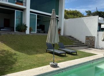 Casa · 206m² · 3 Recámaras · 5 Estacionamientos · Casa en Venta con Alberca en El Lago de Tequesquitengo en Morelos