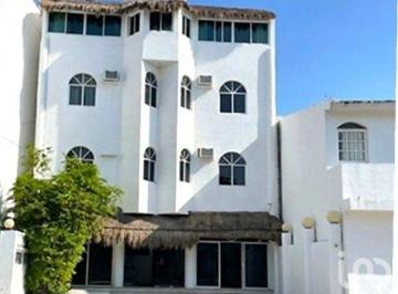 Edificio · 618m² · 14 Recámaras · 2 Estacionamientos · Edificio en Venta en Puerto Morelos. a 2 Calles de La Playa
