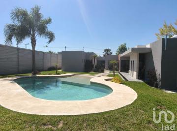 Casa · 260m² · 3 Recámaras · 4 Estacionamientos · Venta de Quinta en Montemorelos, N. L. Totalmente Amueblada
