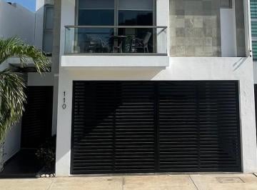 Fachada principal de la vivienda · Casa Moderna en Av del Sol – 3 Hab, Gimnasio Interno
