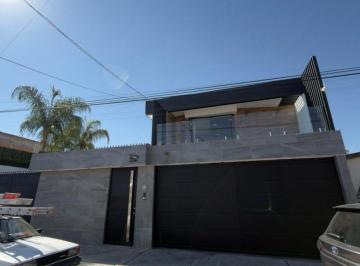 Casa de 4 habitaciones, Aguascalientes · Casa con 320 m² de Superficie de Terreno y 4 Recámaras en Venta en Fraccionamiento Colinas del Rio