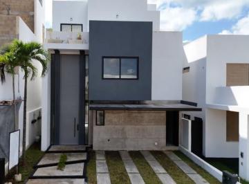 Casa en condominio · 310m² · 3 Recámaras · 3 Estacionamientos · Casa de Lujo en Venta en Vía Cumbres | Av Huayacán, Cancún
