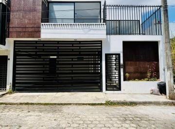 Casa de 4 habitaciones, Xalapa · Casa en Venta en Pedregal de Las Ánimas - Estudio en Pb, Jardín y 3 Habitaciones