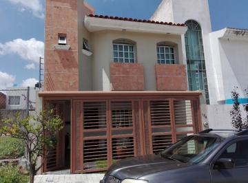Casa en condominio de 3 habitaciones, Tonalá · Casa de 3 Niveles en Fraccionamiento Nueva Aurora
