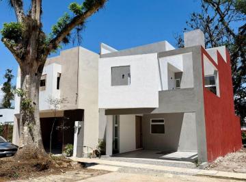 Casa de 3 habitaciones, Coatepec · Casa en Venta en Coatepec – Diseño Vanguardista, Habitación en Pb y Roof Garden
