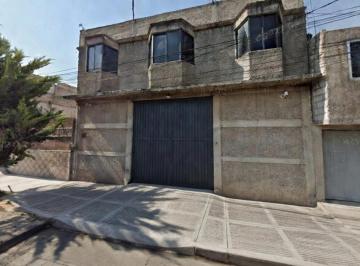 Frente · Venta de Inmueble: Para Empresa + Oficina + Bodega + Casa Habitacion