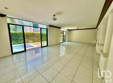 Casa · 474m² · 4 Recámaras · 6 Estacionamientos · Casa en Venta en Valle Real, Zapopan, Jalisco