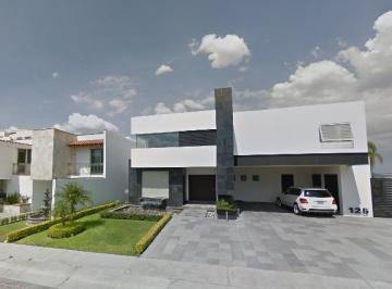 Casa en Venta de 4 habitaciones Juriquilla · Vivienda con Visión: Plusvalía Creciente y Excelente Calidad de Vida en Cumbres del Lago Queretaro