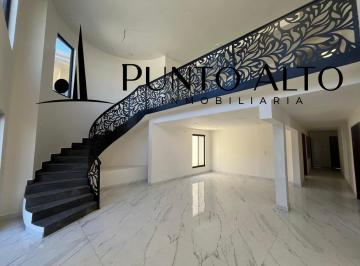 Casa · 617m² · 4 Recámaras · 3 Estacionamientos · Casa en Venta Col. Flores a Una Cuadra de La Av Hidalgo