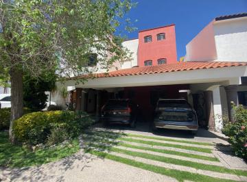 Casa de 3 habitaciones, San Luis Potosí · Casa en Venta en Villantigua en San Luis Potosi de 3 Niveles con Área de Asador.
