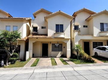 Casa de 3 habitaciones, Tlajomulco de Zúñiga · Excelente Casa en Venta en Alta California Coto Santa Bárbara