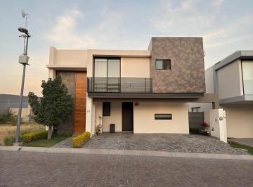 Casa · 225m² · 3 Recámaras · 3 Estacionamientos · Casa en Venta en Lomas del Molino
