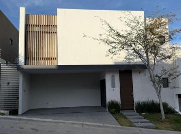 Casa · 233m² · 3 Recámaras · 2 Estacionamientos · Casa en Renta en Lomas del Molino