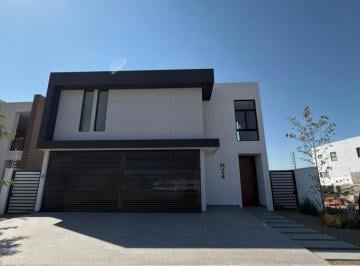 Casa · 485m² · 4 Recámaras · 3 Estacionamientos · Casa en Renta en El Molino Residencial