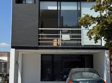 Casa de 3 habitaciones, Zapopan · Casa en Venta en Altavista Bosques, Zapopan
