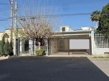 3c6386807a60f6e40628b70e0cc463b692aab8586f50e85876d4167cf70f9bc9 · Casa Venta en Residencial Universidad