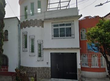 Casa de 3 habitaciones, Azcapotzalco · Casa con 3 Habitaciones y 100 m² Superficie de Terreno en Venta en Colonia Claveria