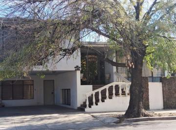 Casa · 407m² · 3 Recámaras · 4 Estacionamientos · Casa en Venta en La Col. Roma, Zona Tec