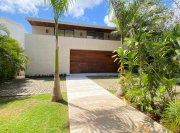 Casa de 3 habitaciones, Benito Juárez · Casa en Venta en Residencial Lagos del Sol, Cancún