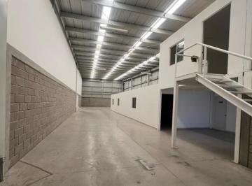 1 · Bodega con Oficina en Renta