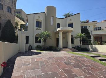 Casa de 4 habitaciones, Zapopan · Casa en Venta en Loma Real