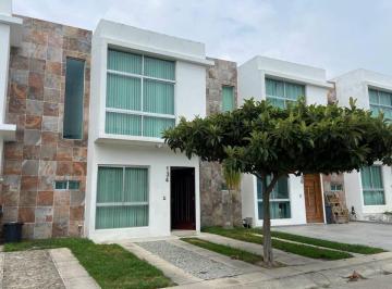Casa en condominio · 12m² · 2 Recámaras · 2 Estacionamientos - Ricardo Vazquez · Hermosa Casa en Foret Residencial de 2 Recámaras, Zona del Fortin