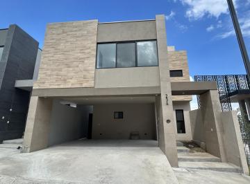 Casa · 290m² · 3 Recámaras · 2 Estacionamientos · Casa en Venta en Dominio Cumbres, Arriba de Av Leones