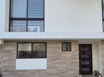 Casa amplia y cómoda en Condominio.
La zona es muy tranquila, el Condominio esta · Casa en Condominio