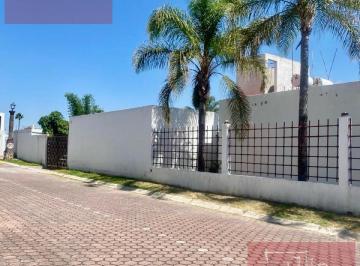 Casa · 400m² · 4 Recámaras · 5 Estacionamientos · Casa - Balcones de Juriquilla