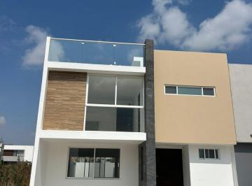 Casa · 220m² · 3 Recámaras · 1 Estacionamiento · Casa en Fraccionamiento Cañadas del Arroyo