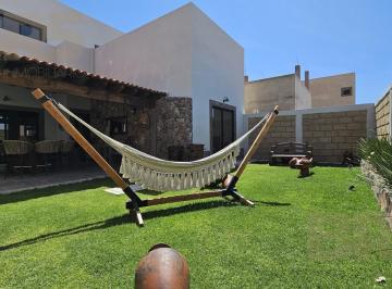 Casa · 298m² · 3 Recámaras · 2 Estacionamientos · Casa Estilo Toscano, Habitación en Pb Frente a Club de Golf Las Ventanas
