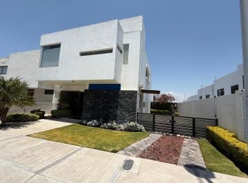Casa · 196m² · 3 Recámaras · 2 Estacionamientos · Casa en Fraccionamiento Zibatá