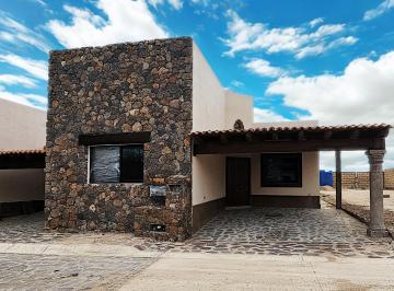 Casa · 170m² · 2 Estacionamientos · Casa Campestre de 1 Planta y 3 Recámaras con Baño Completo Frente a Ventanas Club de Golf
