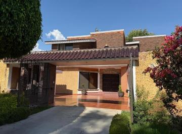 Casa · 386m² · 3 Recámaras · 4 Estacionamientos · Club de Golf Los Naranjos (Casa en Venta)