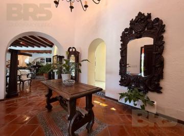 Casa · 700m² · 4 Recámaras · 6 Estacionamientos · Casa Tipo de Hacienda en Juriquilla Querétaro