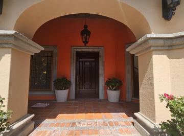 Casa · 700m² · 4 Recámaras · 6 Estacionamientos · Casa Tipo de Hacienda en Juriquilla Querétaro