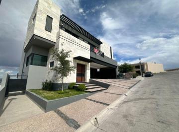 Casa de 6 habitaciones, Chihuahua · Residencia en Paseo de Las Lomas Chihuahua