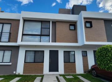 Casa en condominio · 122m² · 4 Recámaras · 2 Estacionamientos · PH - Zákia
