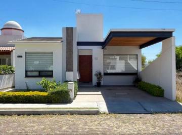 Casa de 3 habitaciones, Tequisquiapan · Casa de 1 Planta con Jardín y Terraza — Haciendas de Tequisquiapan