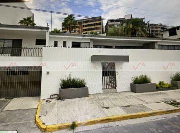 Terreno comercial · 672m² · 4 Recámaras · 4 Estacionamientos · Terreno Comercial en Venta en Monterrey